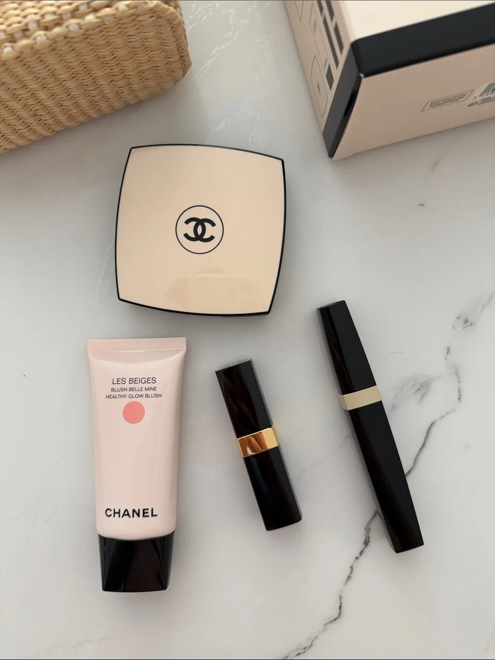 CHANEL Les Beiges Set in Beige and Black